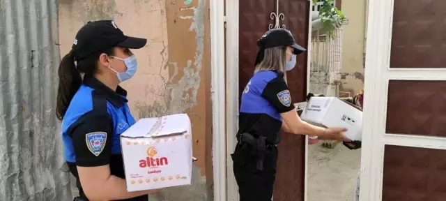 Cizre'de polis ihtiyaç sahibi 150 aileye gıda yardımı yaptı Cizre'de polis ihtiyaç sahibi 150 aileye gıda yardımı yaptı