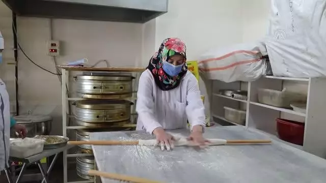 Çubuk'ta baklavacılar tam kapanma nedeniyle adrese teslim edecek Çubuk'ta baklavacılar tam kapanma nedeniyle adrese teslim edecek