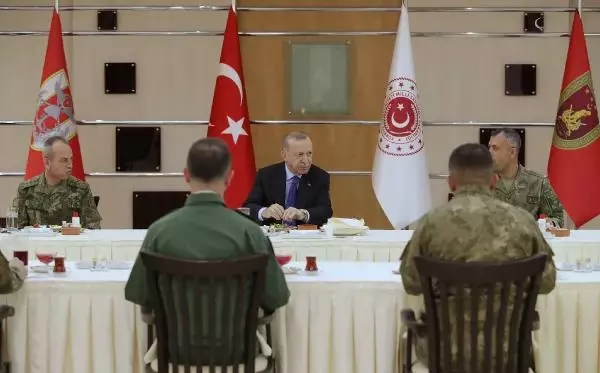 Son dakika haberleri: Cumhurbaşkanı Erdoğan, askerlerle iftar yaptı Son dakika haberleri: Cumhurbaşkanı Erdoğan, askerlerle iftar yaptı