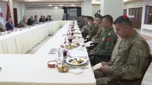Son dakika haber: Cumhurbaşkanı Erdoğan, askerlerle iftar yaptı Son dakika haber: Cumhurbaşkanı Erdoğan, askerlerle iftar yaptı