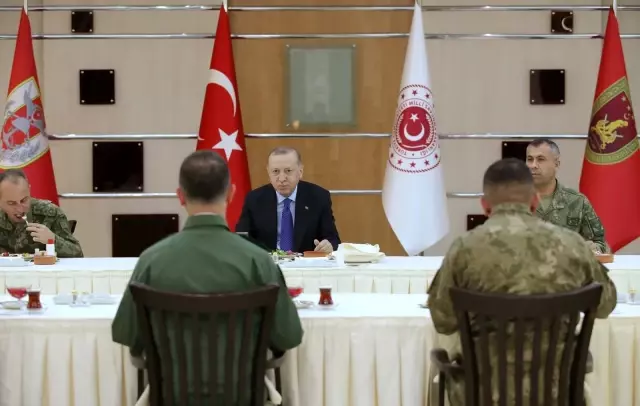 Son dakika haber: Cumhurbaşkanı Erdoğan, askerlerle iftar yaptı Son dakika haber: Cumhurbaşkanı Erdoğan, askerlerle iftar yaptı