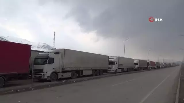 Cumhurbaşkanı Erdoğan talimat verdi...Türkiye-İran arasındaki sınır kapıları 17 Mayıs'tan sonra açılıyor Cumhurbaşkanı Erdoğan talimat verdi...Türkiye-İran arasındaki sınır kapıları 17 Mayıs'tan sonra açılıyor