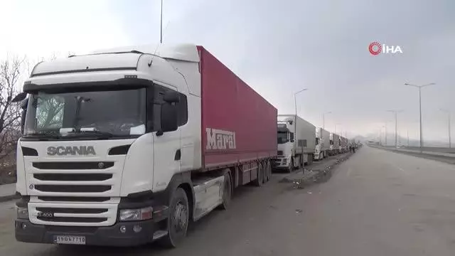 Cumhurbaşkanı Erdoğan talimat verdi...Türkiye-İran arasındaki sınır kapıları 17 Mayıs'tan sonra açılıyor Cumhurbaşkanı Erdoğan talimat verdi...Türkiye-İran arasındaki sınır kapıları 17 Mayıs'tan sonra açılıyor