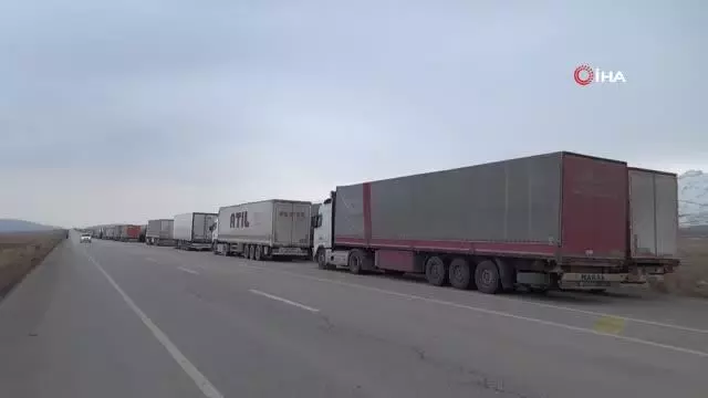 Cumhurbaşkanı Erdoğan talimat verdi...Türkiye-İran arasındaki sınır kapıları 17 Mayıs'tan sonra açılıyor Cumhurbaşkanı Erdoğan talimat verdi...Türkiye-İran arasındaki sınır kapıları 17 Mayıs'tan sonra açılıyor