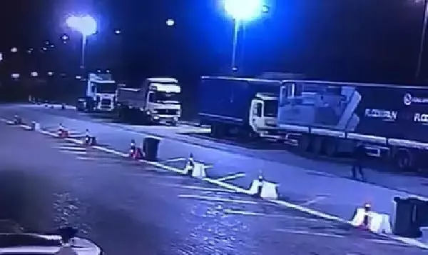 DÜZCE DİNLENME TESİSİNDE OTOMOBİLDEN İNEN KADIN GERİ DÖNMEDİ DÜZCE DİNLENME TESİSİNDE OTOMOBİLDEN İNEN KADIN GERİ DÖNMEDİ
