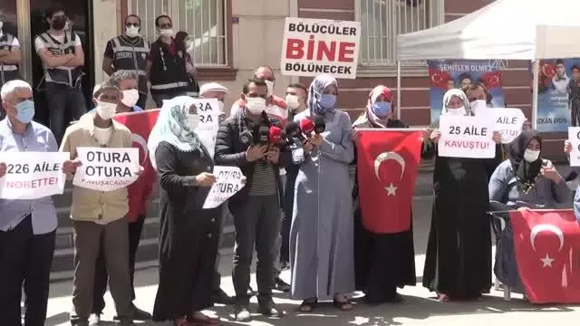 Diyarbakır anneleri, 25. ailenin evladına kavuşmasına ilişkin basın açıklaması yaptı Diyarbakır anneleri, 25. ailenin evladına kavuşmasına ilişkin basın açıklaması yaptı