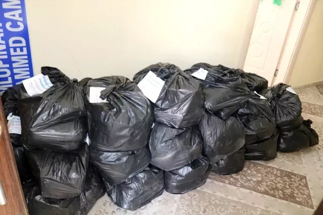 Diyarbakır'da kanaat önderlerinden 390 aileye gıda yardımı Diyarbakır'da kanaat önderlerinden 390 aileye gıda yardımı