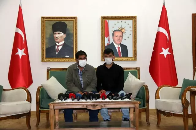 Son dakika gündem: Terörün pençesinden kurtulan evladına kavuştu, mutluluğunu evlat nöbeti tuttuğu ailelerle paylaştı Son dakika gündem: Terörün pençesinden kurtulan evladına kavuştu, mutluluğunu evlat nöbeti tuttuğu ailelerle paylaştı
