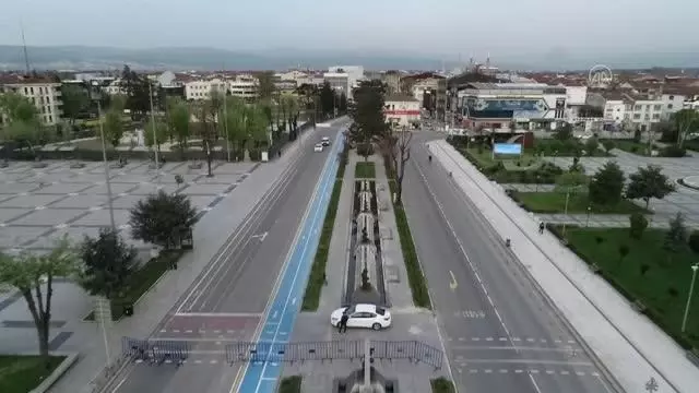 Doğu Marmara ve Batı Karadeniz'de 'tam kapanma'nın başlamasıyla sokaklar boşaldı Doğu Marmara ve Batı Karadeniz'de 'tam kapanma'nın başlamasıyla sokaklar boşaldı