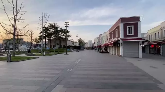 Doğu Marmara ve Batı Karadeniz'de 'tam kapanma'nın başlamasıyla sokaklar boşaldı Doğu Marmara ve Batı Karadeniz'de 'tam kapanma'nın başlamasıyla sokaklar boşaldı