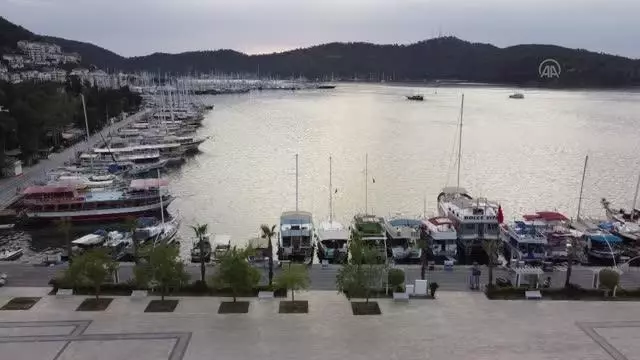 Drone - Fethiye'de sahiller, meydanlar ve caddeler sessizliğe büründü Drone - Fethiye'de sahiller, meydanlar ve caddeler sessizliğe büründü