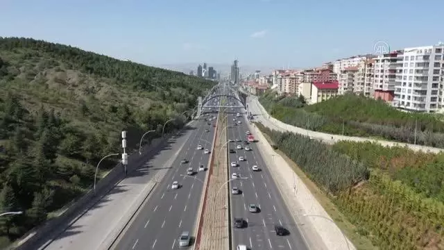 (DRONE) 'Tam kapanma' öncesi Mevlana Bulvarı üzerindeki trafik yoğunluğu (DRONE) 'Tam kapanma' öncesi Mevlana Bulvarı üzerindeki trafik yoğunluğu