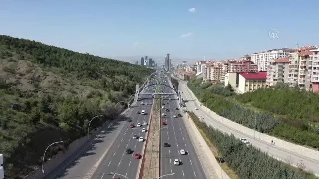 (DRONE) 'Tam kapanma' öncesi Mevlana Bulvarı üzerindeki trafik yoğunluğu (DRONE) 'Tam kapanma' öncesi Mevlana Bulvarı üzerindeki trafik yoğunluğu