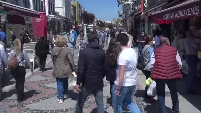 EDİRNE'DE TAM KAPANMAYA SAATLER KALA SOKAKLARDA YOĞUNLUK OLUŞTU EDİRNE'DE TAM KAPANMAYA SAATLER KALA SOKAKLARDA YOĞUNLUK OLUŞTU
