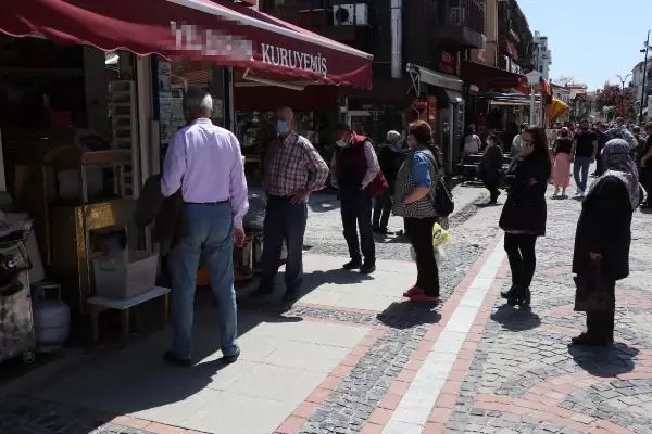 Edirne sokaklarında 'tam kapanma'ya saatler kala yoğunluk Edirne sokaklarında 'tam kapanma'ya saatler kala yoğunluk