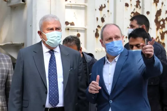Efeler'deki mezarlık içi yolları yenileniyor Efeler'deki mezarlık içi yolları yenileniyor