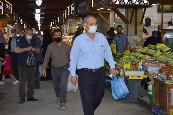 ELAZIĞ'DA 'TAM KAPANMA' ÖNCESİ ALIŞVERİŞ YOĞUNLUĞU ELAZIĞ'DA 'TAM KAPANMA' ÖNCESİ ALIŞVERİŞ YOĞUNLUĞU