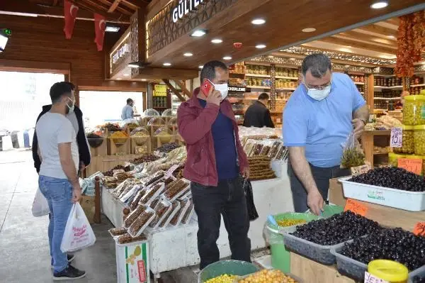 ELAZIĞ'DA 'TAM KAPANMA' ÖNCESİ ALIŞVERİŞ YOĞUNLUĞU ELAZIĞ'DA 'TAM KAPANMA' ÖNCESİ ALIŞVERİŞ YOĞUNLUĞU