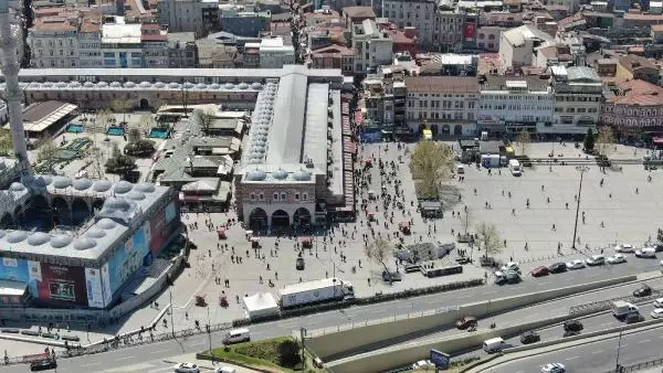 EMİNÖNÜ'NDE SON GÜN YOĞUNLUĞU EMİNÖNÜ'NDE SON GÜN YOĞUNLUĞU