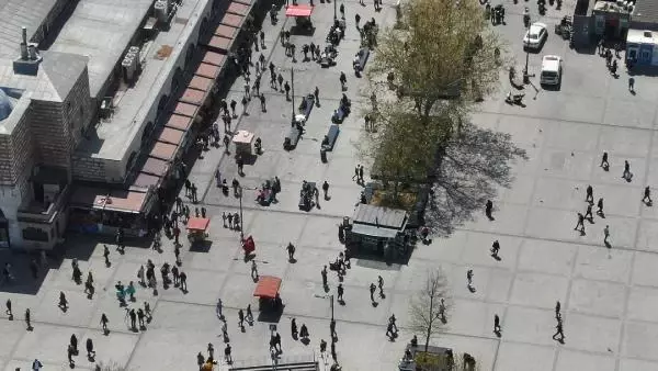 EMİNÖNÜ'NDE SON GÜN YOĞUNLUĞU EMİNÖNÜ'NDE SON GÜN YOĞUNLUĞU