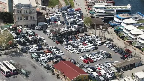 EMİNÖNÜ'NDE SON GÜN YOĞUNLUĞU EMİNÖNÜ'NDE SON GÜN YOĞUNLUĞU