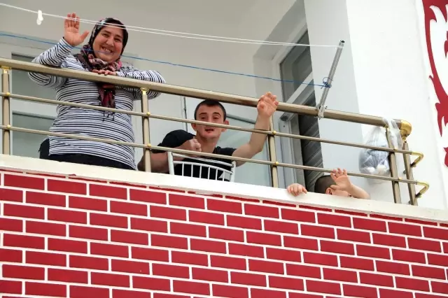 En büyük hayaline kavuştu, artık onların da asansörlü bir evi var En büyük hayaline kavuştu, artık onların da asansörlü bir evi var
