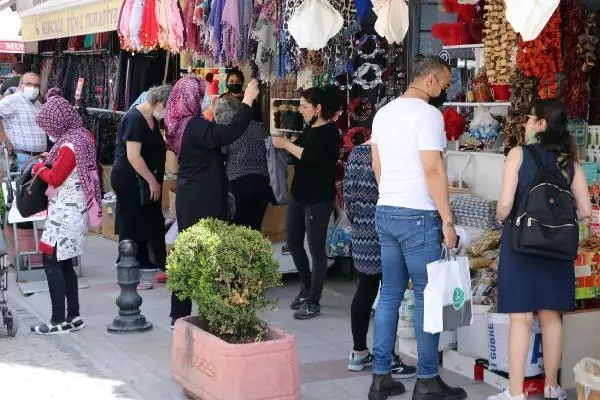 ESKİŞEHİR'DE, 'TAM KAPANMA' ÖNCESİ ALIŞVERİŞ YOĞUNLUĞU ESKİŞEHİR'DE, 'TAM KAPANMA' ÖNCESİ ALIŞVERİŞ YOĞUNLUĞU