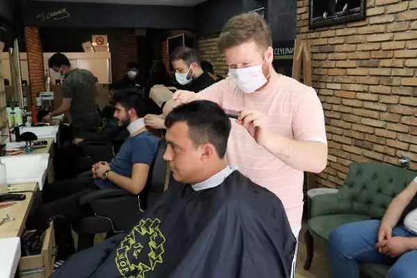 ESKİŞEHİR'DE, 'TAM KAPANMA' ÖNCESİ ALIŞVERİŞ YOĞUNLUĞU ESKİŞEHİR'DE, 'TAM KAPANMA' ÖNCESİ ALIŞVERİŞ YOĞUNLUĞU