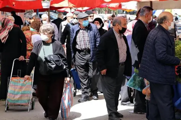 ESKİŞEHİR'DE, 'TAM KAPANMA' ÖNCESİ ALIŞVERİŞ YOĞUNLUĞU ESKİŞEHİR'DE, 'TAM KAPANMA' ÖNCESİ ALIŞVERİŞ YOĞUNLUĞU