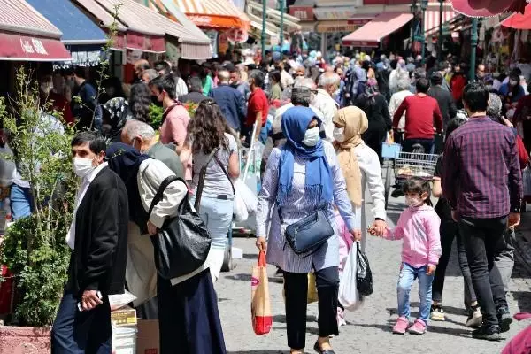 ESKİŞEHİR'DE, 'TAM KAPANMA' ÖNCESİ ALIŞVERİŞ YOĞUNLUĞU ESKİŞEHİR'DE, 'TAM KAPANMA' ÖNCESİ ALIŞVERİŞ YOĞUNLUĞU