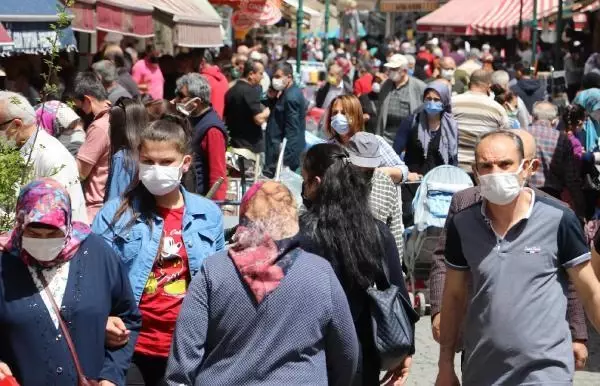 ESKİŞEHİR'DE, 'TAM KAPANMA' ÖNCESİ ALIŞVERİŞ YOĞUNLUĞU ESKİŞEHİR'DE, 'TAM KAPANMA' ÖNCESİ ALIŞVERİŞ YOĞUNLUĞU