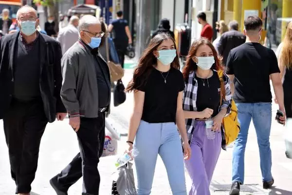 ESKİŞEHİR'DE, 'TAM KAPANMA' ÖNCESİ ALIŞVERİŞ YOĞUNLUĞU ESKİŞEHİR'DE, 'TAM KAPANMA' ÖNCESİ ALIŞVERİŞ YOĞUNLUĞU