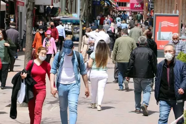 ESKİŞEHİR'DE, 'TAM KAPANMA' ÖNCESİ ALIŞVERİŞ YOĞUNLUĞU ESKİŞEHİR'DE, 'TAM KAPANMA' ÖNCESİ ALIŞVERİŞ YOĞUNLUĞU