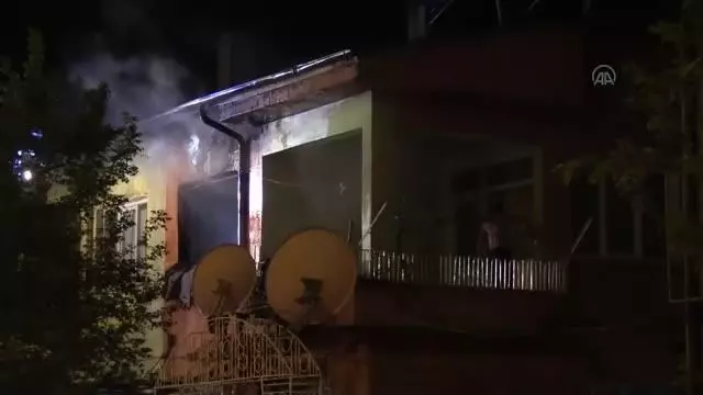 Evini ateşe veren genç, biber gazı kullanılarak etkisiz hale getirildi Evini ateşe veren genç, biber gazı kullanılarak etkisiz hale getirildi