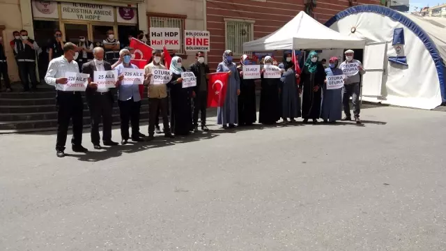Evlat nöbetindeki aileler: 'Her gün yeni bir fidan kazanıyoruz' Evlat nöbetindeki aileler: 'Her gün yeni bir fidan kazanıyoruz'