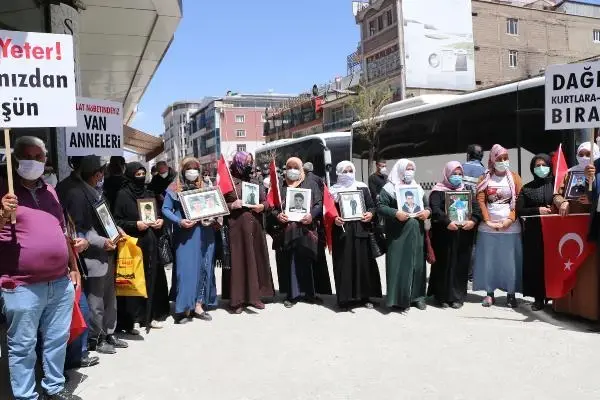 Eyleme katılan ailelerden, Biden'ın açıklamasına destek veren HDP'ye tepki Eyleme katılan ailelerden, Biden'ın açıklamasına destek veren HDP'ye tepki