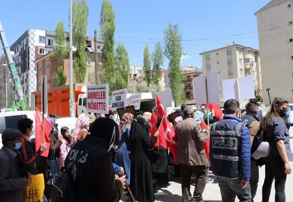 Eyleme katılan ailelerden, Biden'ın açıklamasına destek veren HDP'ye tepki Eyleme katılan ailelerden, Biden'ın açıklamasına destek veren HDP'ye tepki