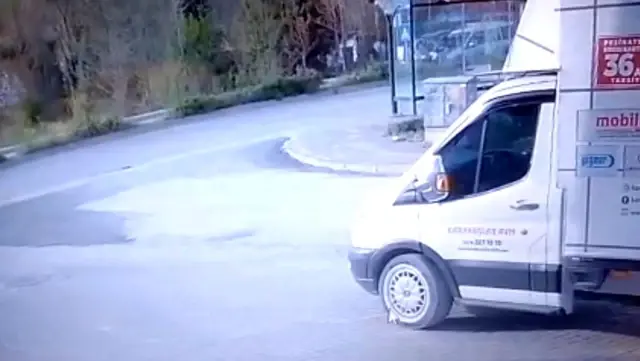 Feci kaza güvenlik kamerasına yansıdı Feci kaza güvenlik kamerasına yansıdı