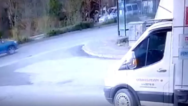 Feci kaza güvenlik kamerasına yansıdı Feci kaza güvenlik kamerasına yansıdı