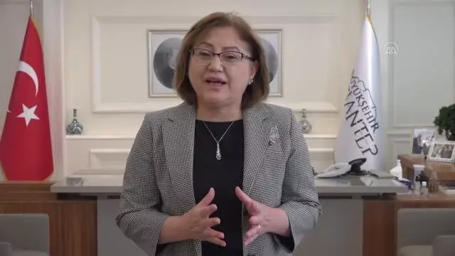 Gaziantep Büyükşehir Belediyesinden tam kapanma sürecinde esnafa ve çalışanlara 10 milyon lira destek Gaziantep Büyükşehir Belediyesinden tam kapanma sürecinde esnafa ve çalışanlara 10 milyon lira destek
