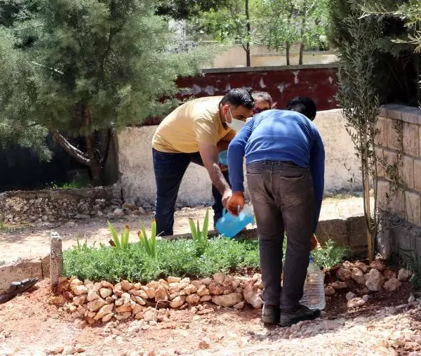 GAZİANTEP'TE 'TAM KAPANMA' ÖNCESİ MEZARLIK ZİYARETİ GAZİANTEP'TE 'TAM KAPANMA' ÖNCESİ MEZARLIK ZİYARETİ