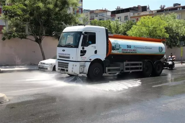 Gaziosmanpaşa'da tam kapanmada temizlik, dezenfekte ve çevre düzenlemeleri kesintisiz sürecek Gaziosmanpaşa'da tam kapanmada temizlik, dezenfekte ve çevre düzenlemeleri kesintisiz sürecek