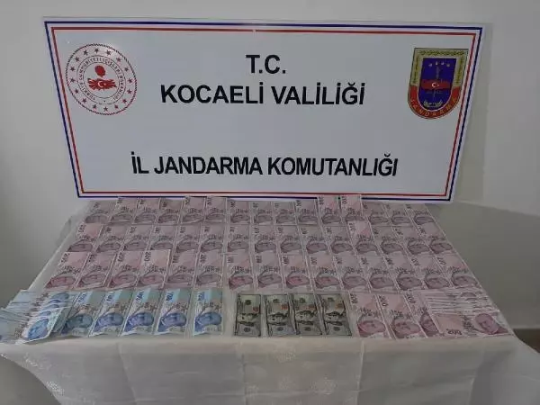 Gebze'de motosikletli, sahte para ile yakalandı Gebze'de motosikletli, sahte para ile yakalandı