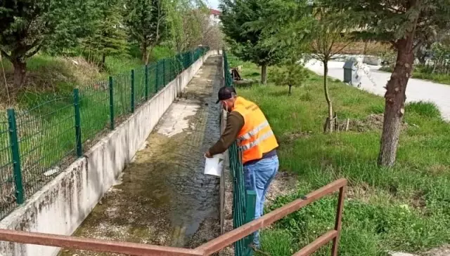 Gediz'de larva ilaçlama çalışmaları başlatıldı Gediz'de larva ilaçlama çalışmaları başlatıldı