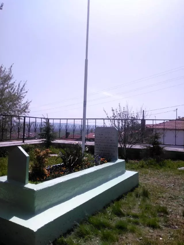 Gündüz Alp'in türbesindeki revizyon ve güzelleştirilme çalışmaları tamamlandı Gündüz Alp'in türbesindeki revizyon ve güzelleştirilme çalışmaları tamamlandı
