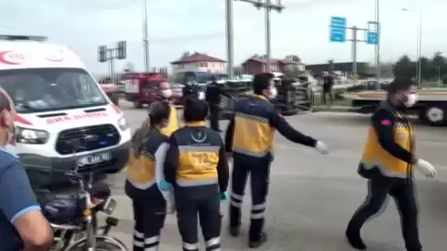 Hafif ticari araç ile otomobil çarpıştı: 6 yaralı Hafif ticari araç ile otomobil çarpıştı: 6 yaralı