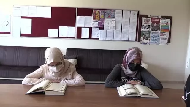 Hafızlığı tamamlayan öğrenciler için tören yapıldı Hafızlığı tamamlayan öğrenciler için tören yapıldı