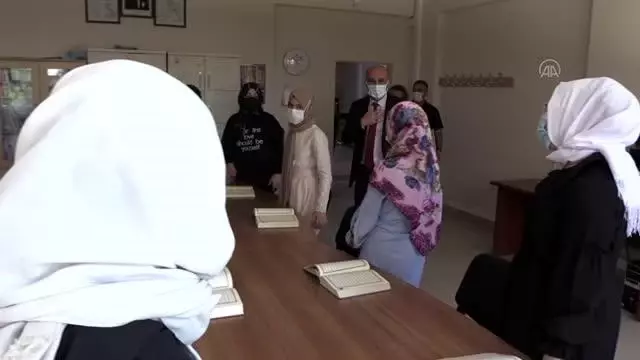 Hafızlığı tamamlayan öğrenciler için tören yapıldı Hafızlığı tamamlayan öğrenciler için tören yapıldı