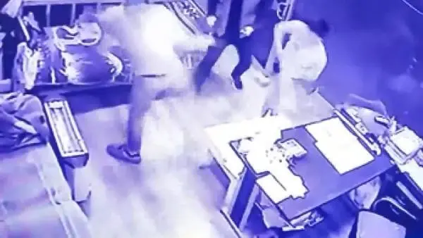HALFETİ'DE BIÇAKLI VE SOPALI SALDIRI KAMERADA HALFETİ'DE BIÇAKLI VE SOPALI SALDIRI KAMERADA