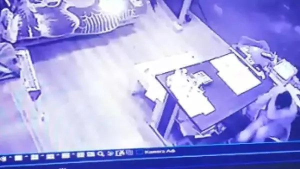 HALFETİ'DE BIÇAKLI VE SOPALI SALDIRI KAMERADA HALFETİ'DE BIÇAKLI VE SOPALI SALDIRI KAMERADA